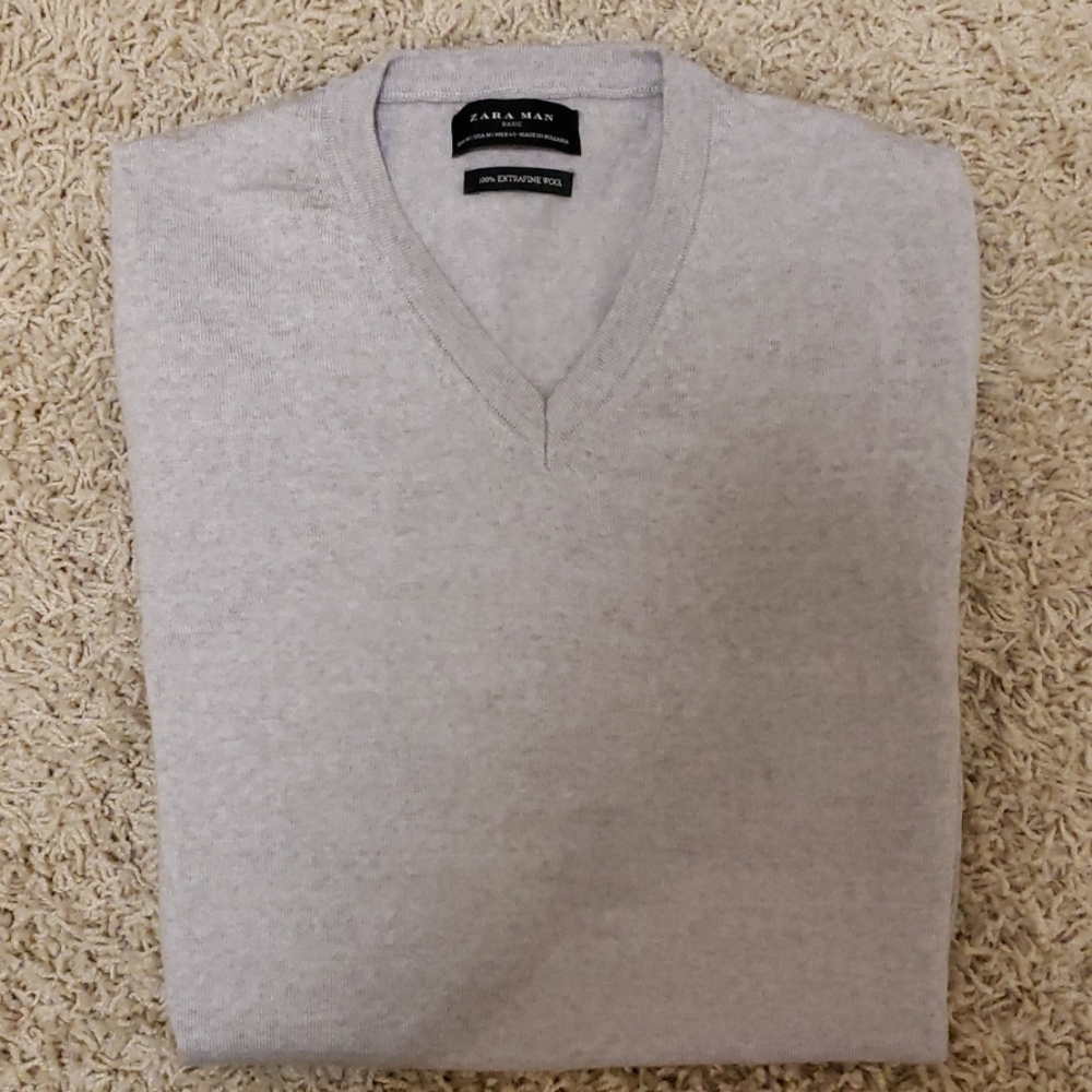 Zara Man 100% Extra Fine Wool V-Neck Sweater